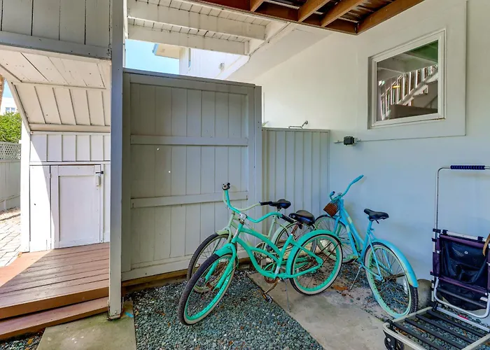 Walk To Wabasso Beach: Home W/ Hot Tub & Bikes